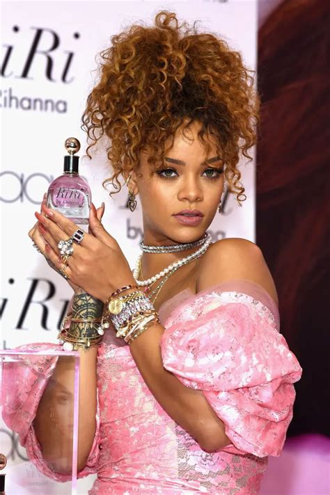 what perfume does rihanna wear that smells like heaven